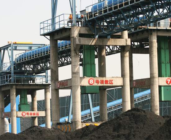 伸缩溜槽主要用于煤矿主场地、选煤厂、港口及码头物料